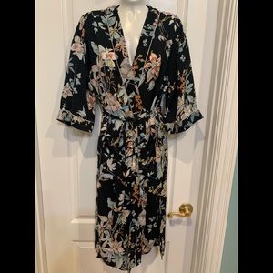Bleuh Ciel Robe Silky Feel Black Background with Floral Print Belted Small
